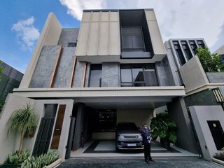 For sale 4 bedrooms house in Suan Luang, Bangkok
