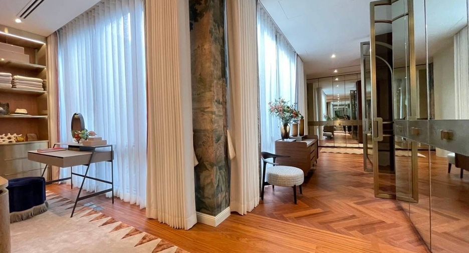 For sale 4 bedrooms house in Suan Luang, Bangkok