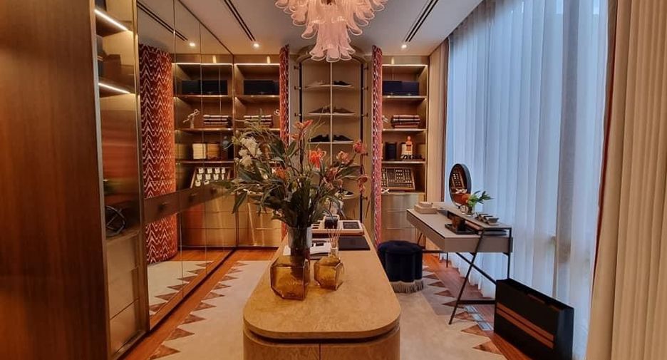 For sale 4 bedrooms house in Suan Luang, Bangkok
