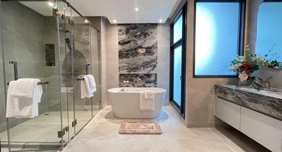 For sale 4 bedrooms house in Suan Luang, Bangkok