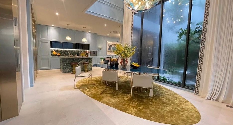 For sale 4 bedrooms house in Suan Luang, Bangkok
