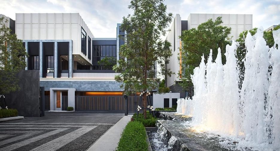 For sale 4 bedrooms house in Suan Luang, Bangkok