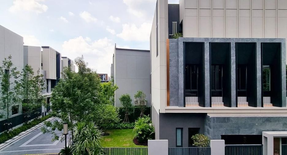 For sale 4 bedrooms house in Suan Luang, Bangkok