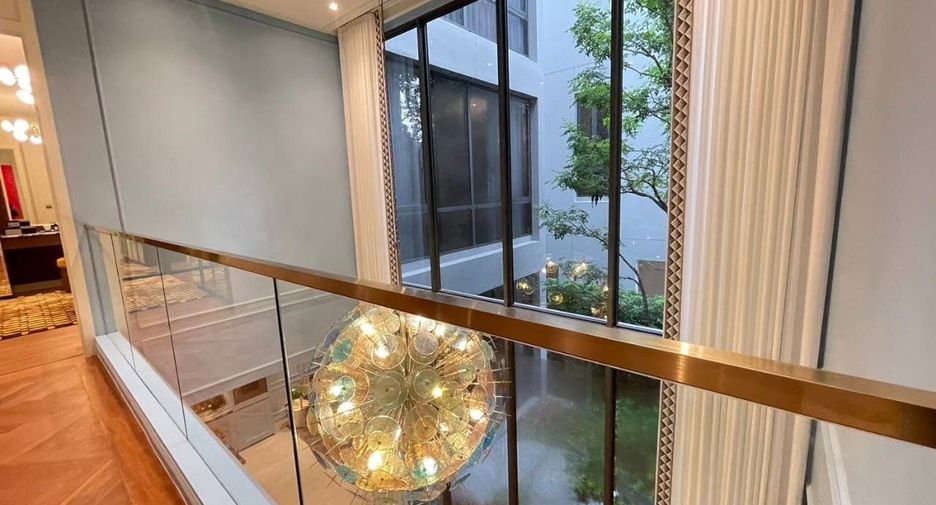 For sale 4 bedrooms house in Suan Luang, Bangkok