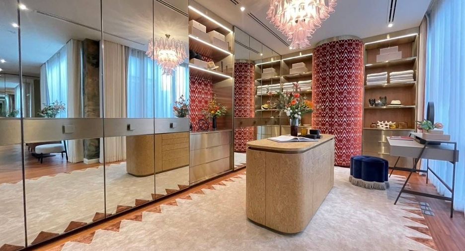 For sale 4 bedrooms house in Suan Luang, Bangkok