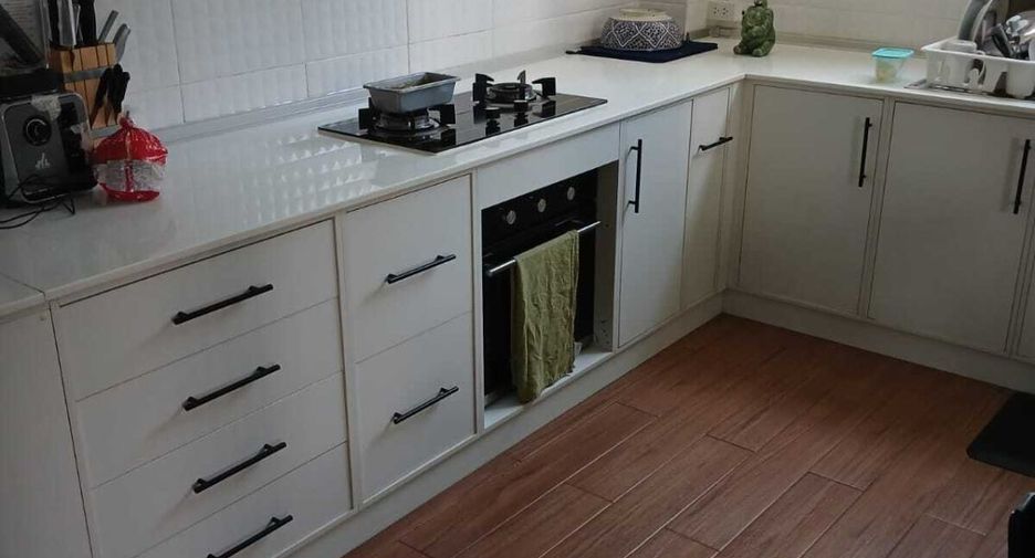 For rent 4 bedrooms house in Khlong Toei, Bangkok