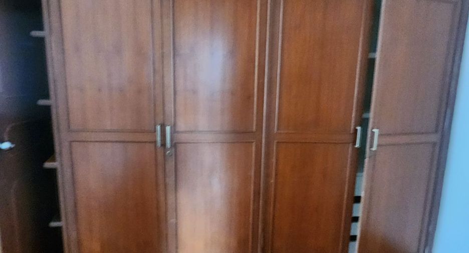 For rent 4 bedrooms house in Khlong Toei, Bangkok