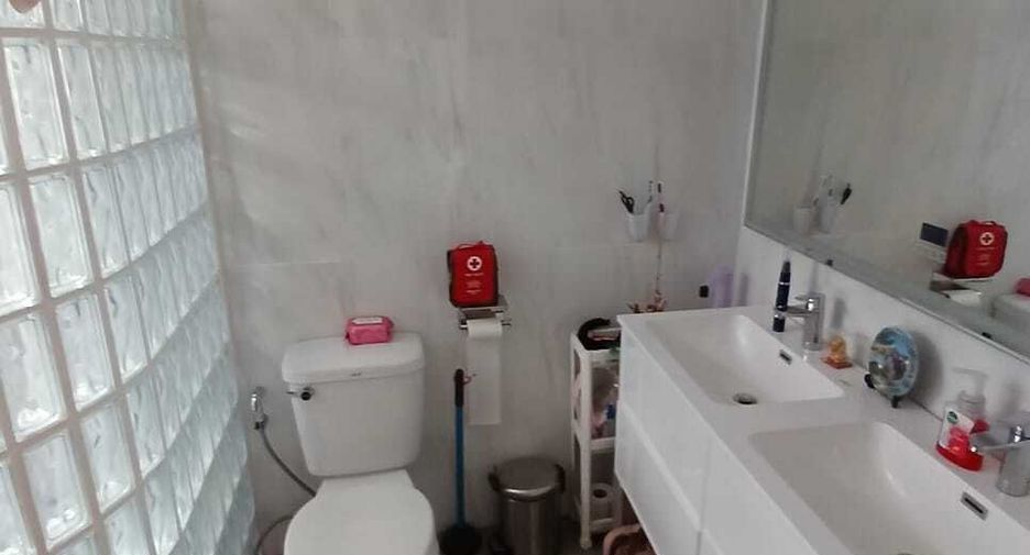 For rent 4 bedrooms house in Khlong Toei, Bangkok
