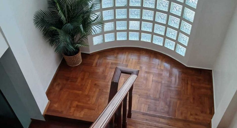 For rent 4 bedrooms house in Khlong Toei, Bangkok