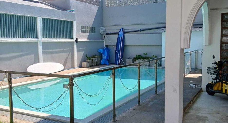 For rent 4 bedrooms house in Khlong Toei, Bangkok