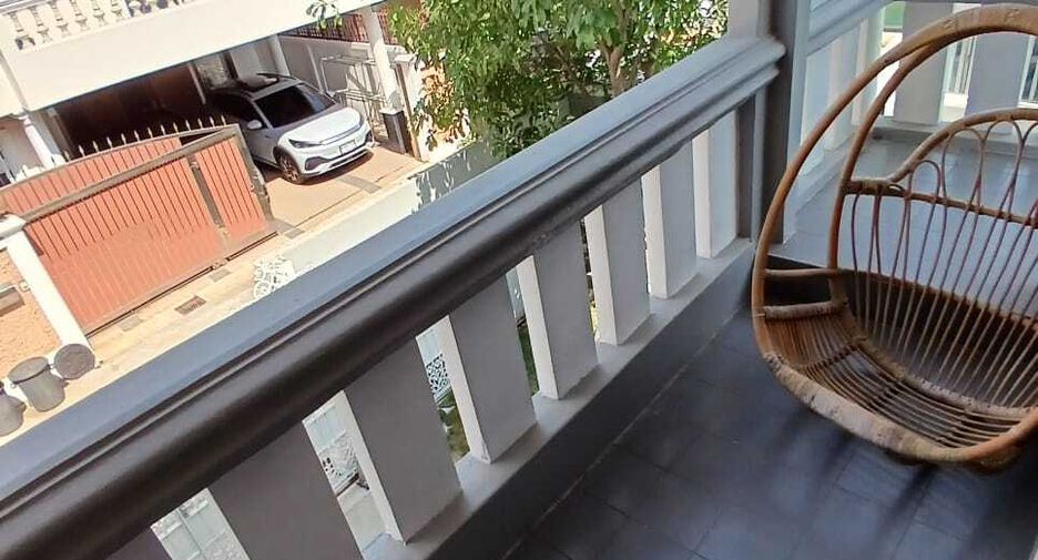For rent 4 bedrooms house in Khlong Toei, Bangkok