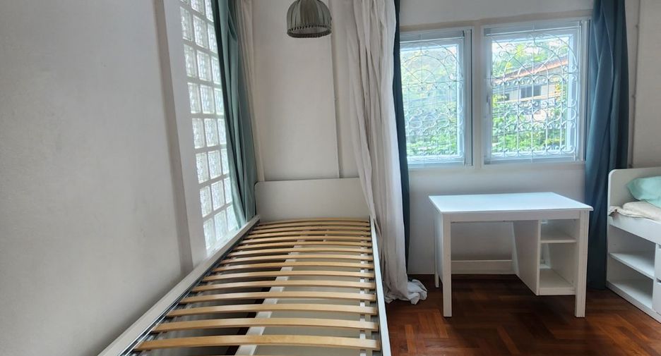 For rent 4 bedrooms house in Khlong Toei, Bangkok