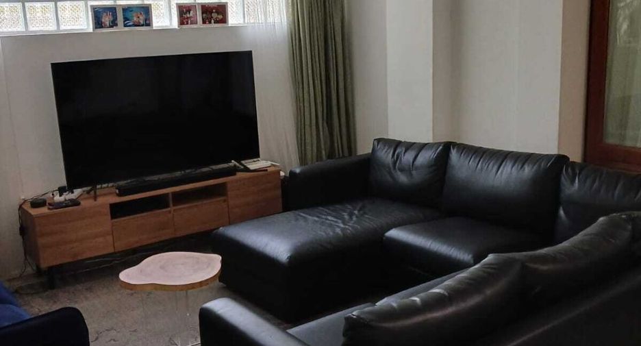 For rent 4 bedrooms house in Khlong Toei, Bangkok