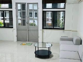 For sale 3 bedrooms townhouse in Watthana, Bangkok