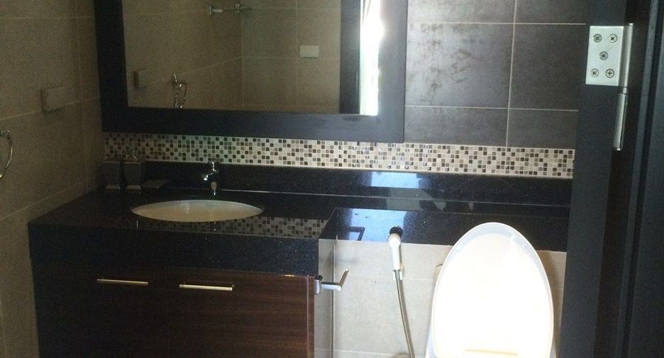 For rent 2 bedrooms condo in Bang Lamung, Chonburi