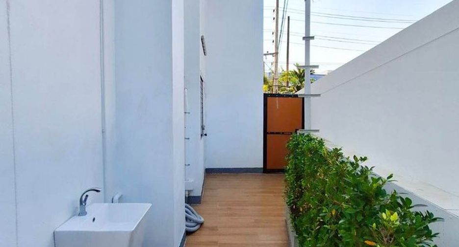 For rent 5 bedrooms house in Mueang Chiang Mai, Chiang Mai
