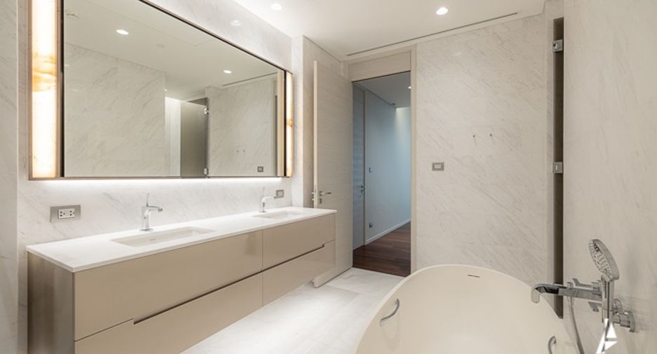 À vendre 2 chambres condo à Pathum Wan, Bangkok