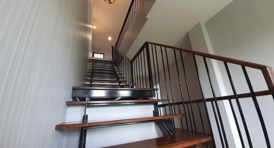 For rent そして for sale 5 ベッドルーム townhouse in Saphan Sung, Bangkok
