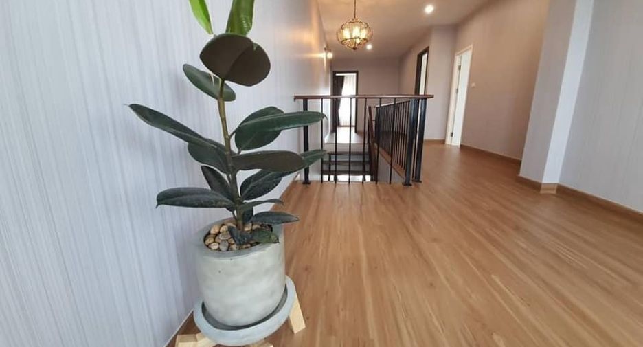 For rent そして for sale 5 ベッドルーム townhouse in Saphan Sung, Bangkok