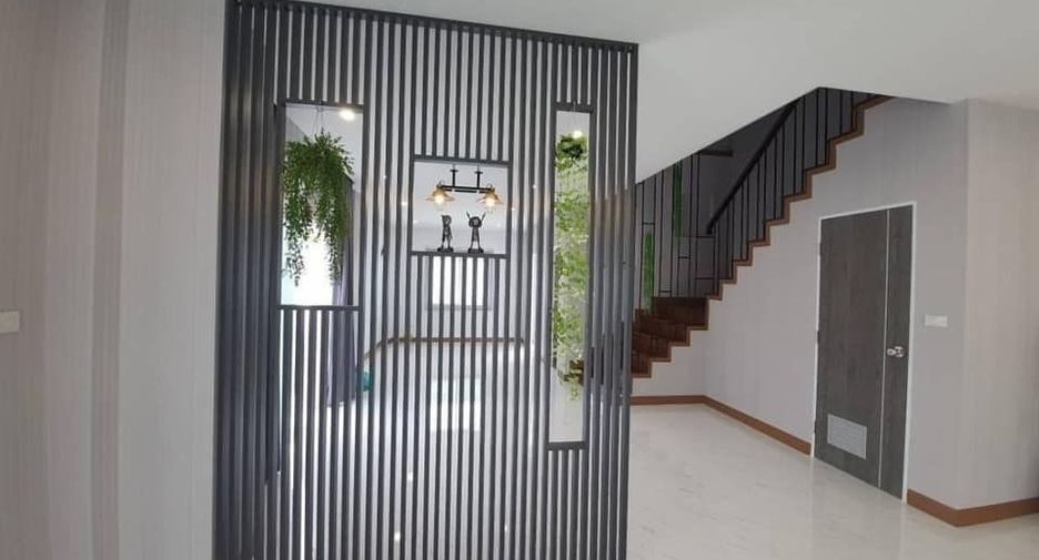 For rent そして for sale 5 ベッドルーム townhouse in Saphan Sung, Bangkok