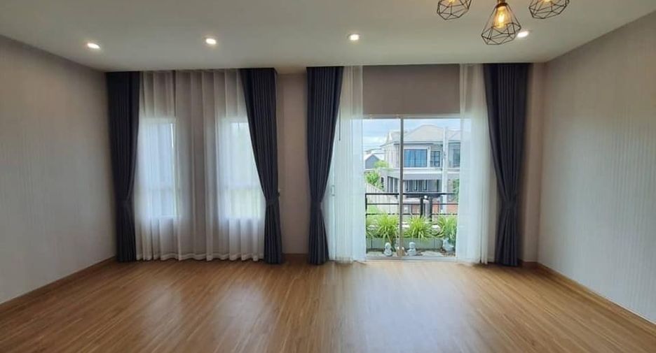 For rent and for sale 5 bed townhouse in Saphan Sung, Bangkok