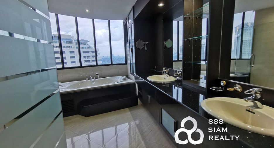 For sale 3 bedrooms condo in Yan Nawa, Bangkok