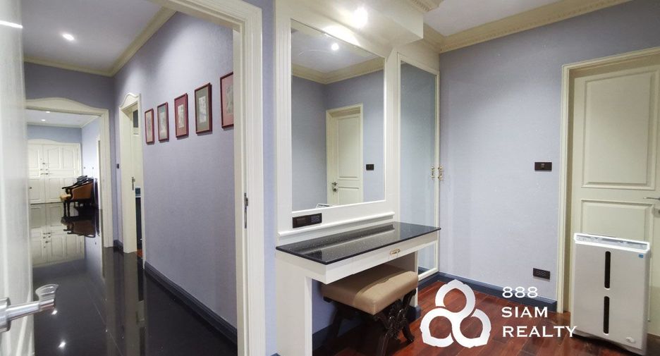 For sale 3 bedrooms condo in Yan Nawa, Bangkok