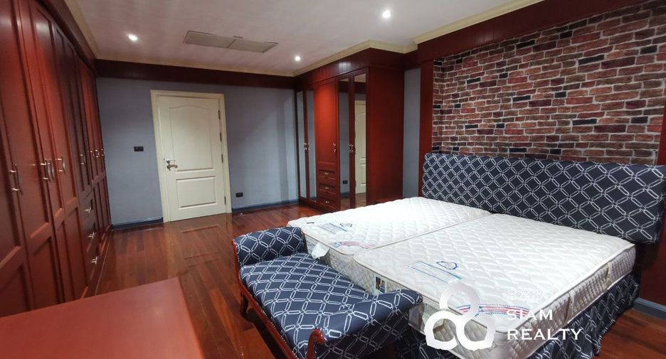For sale 3 bedrooms condo in Yan Nawa, Bangkok