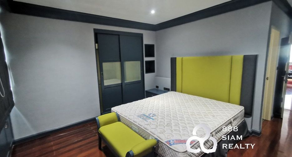 For sale 3 bedrooms condo in Yan Nawa, Bangkok