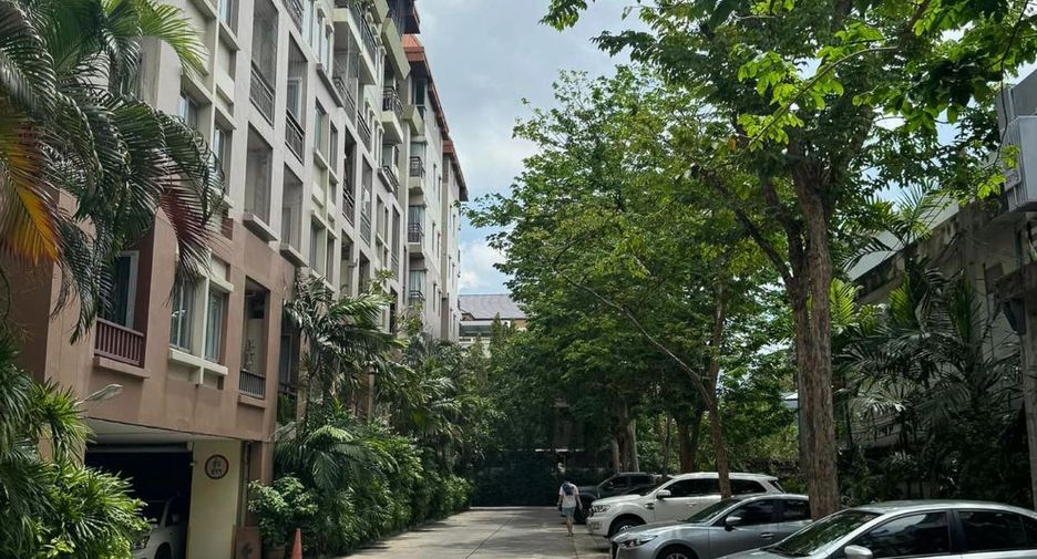 For sale 2 Beds condo in Dusit, Bangkok