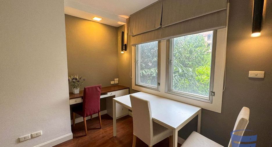 For sale 2 Beds condo in Dusit, Bangkok