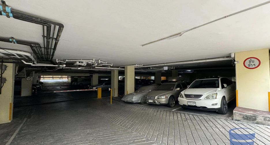 For sale 2 Beds condo in Dusit, Bangkok