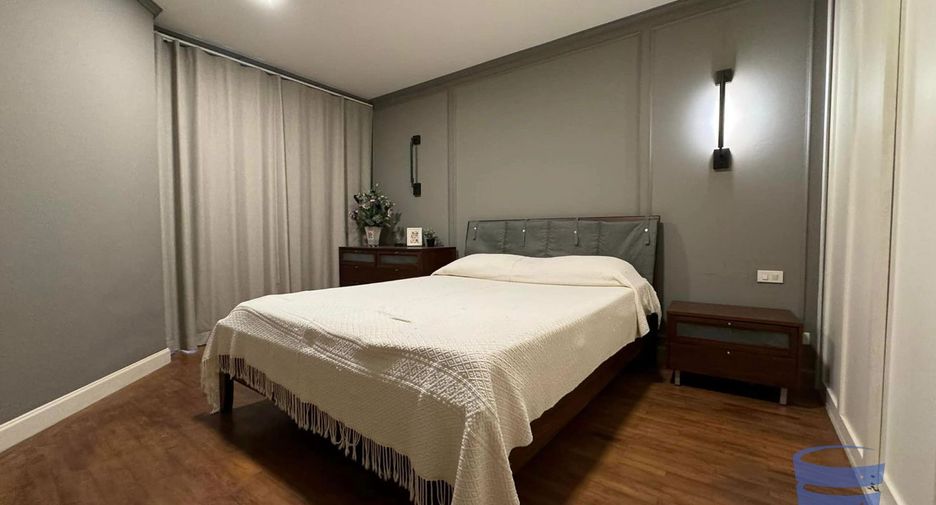 For sale 2 Beds condo in Dusit, Bangkok