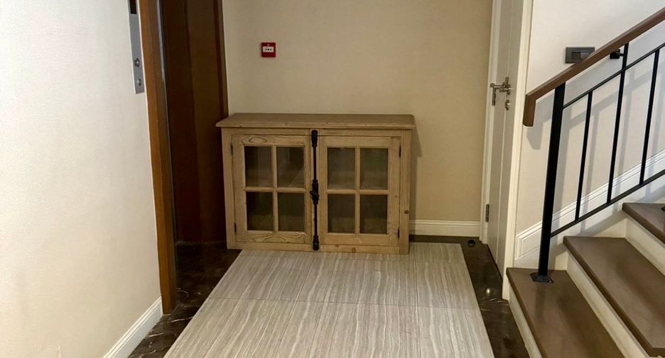 Reihenhaus zum Kauf mit 4 Zimmer in Watthana, Bangkok