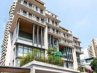For sale 4 bedrooms townhouse in Watthana, Bangkok