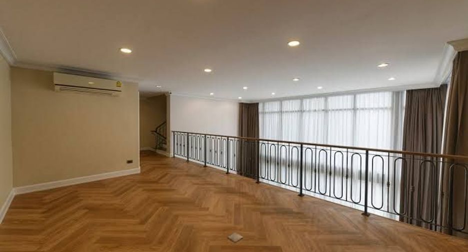 Reihenhaus zum Kauf mit 4 Zimmer in Watthana, Bangkok