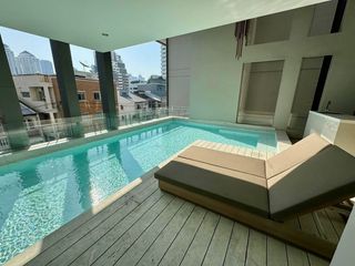 For sale 4 bedrooms townhouse in Watthana, Bangkok