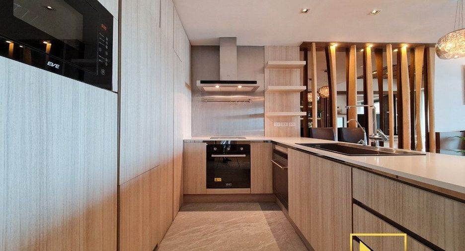 For rent 2 bedrooms condo in Yan Nawa, Bangkok