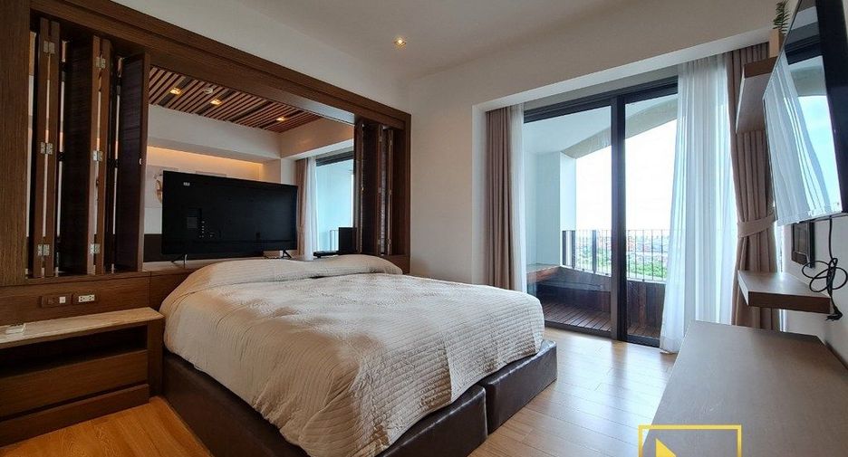 For rent 2 bedrooms condo in Yan Nawa, Bangkok