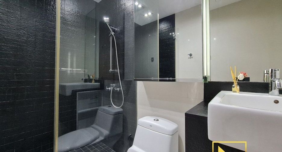 For rent 2 bedrooms condo in Yan Nawa, Bangkok