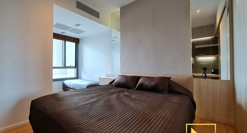 For rent 2 bedrooms condo in Yan Nawa, Bangkok