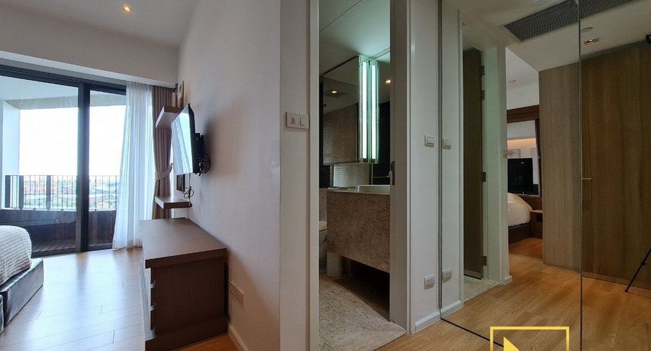 For rent 2 bedrooms condo in Yan Nawa, Bangkok