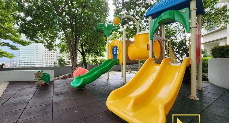 For rent 2 bedrooms condo in Yan Nawa, Bangkok