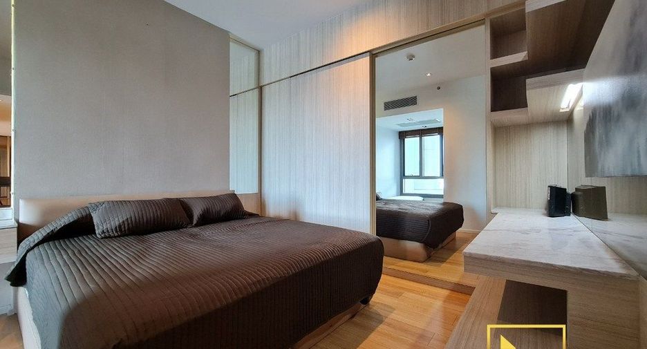 For rent 2 bedrooms condo in Yan Nawa, Bangkok