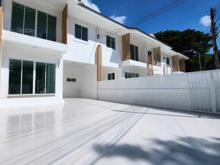 Casa adosada en alquiler y en venta de 3 habitaciones en San Sai, Chiang Mai