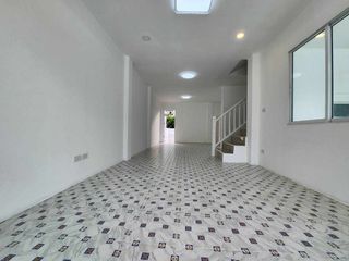 Casa adosada en alquiler y en venta de 3 habitaciones en San Sai, Chiang Mai