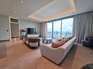 For rent 3 bedrooms condo in Khlong San, Bangkok