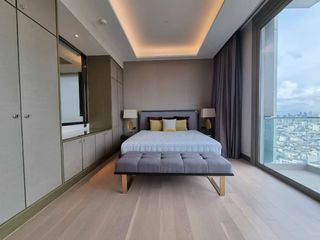 For rent 3 bedrooms condo in Khlong San, Bangkok