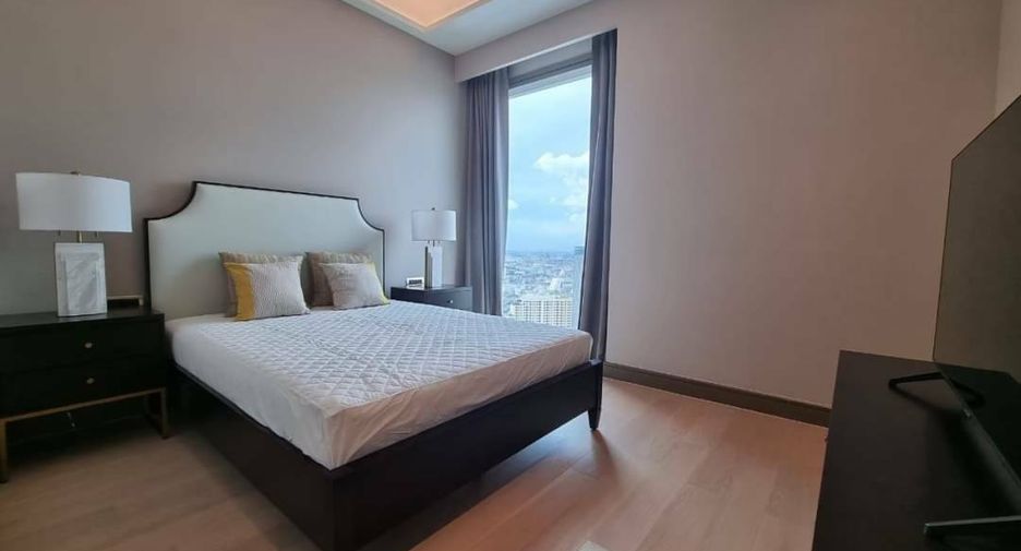 For rent 3 bedrooms condo in Khlong San, Bangkok