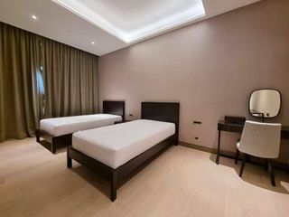 For rent 3 bedrooms condo in Khlong San, Bangkok